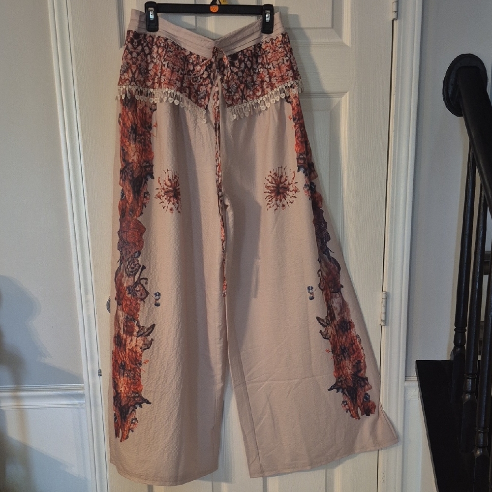 Bohemian Floral Wide-Leg Pants Size L to XL waist Is stretch in the back.